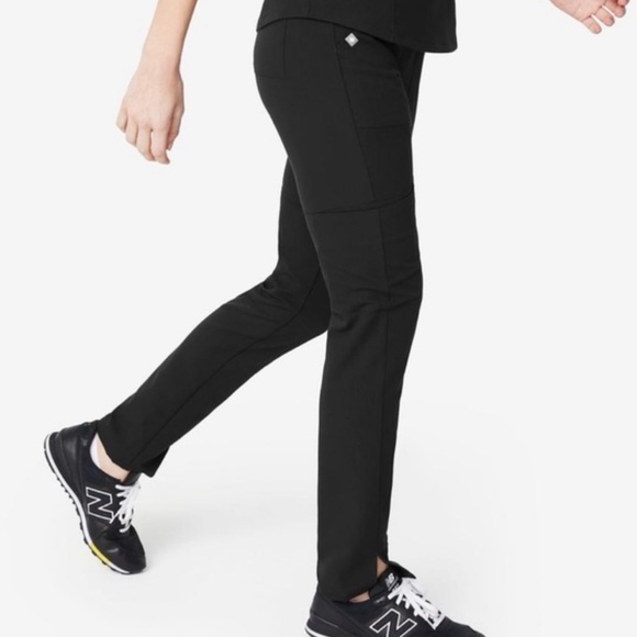 Figs Pants & Jumpsuits Figs Kochi Skinny Cargos Scrub Pants In Navy